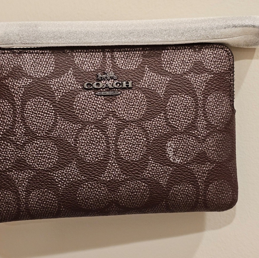 Coach Corner Zip Wristlet NWT - Picture 3 of 7